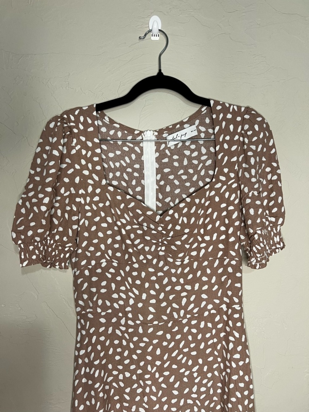Petal & Pup Franklin Puff Sleeve Side Slit Taupe Sweatheart Neckline Midi Dress - Picture 5 of 13